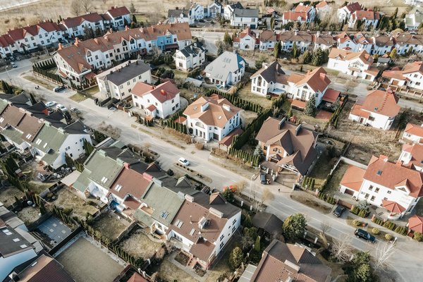 Charming Simplicity: Best Advice for Designing a Stunning, Easy-Care Front Garden in the UK!